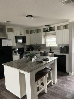 Sweet retreat in the springs NOT waterfront property